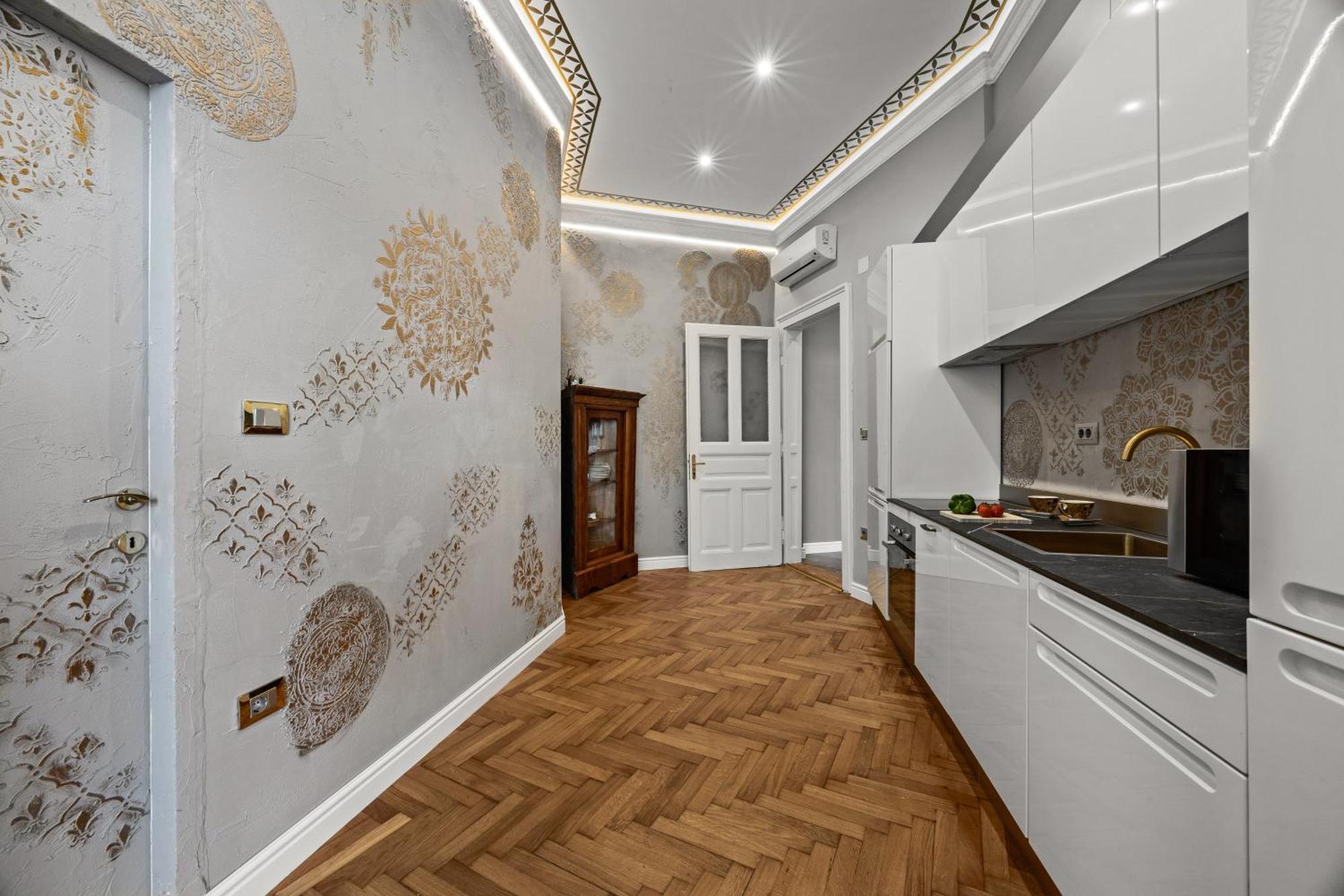 Villa Muenz Luxurious Residence Póla Kültér fotó